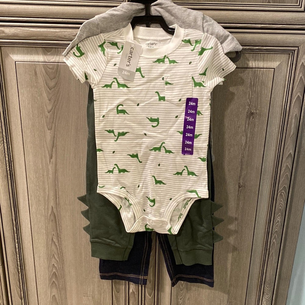 Carters dinosaur 4 piece Set- 24M